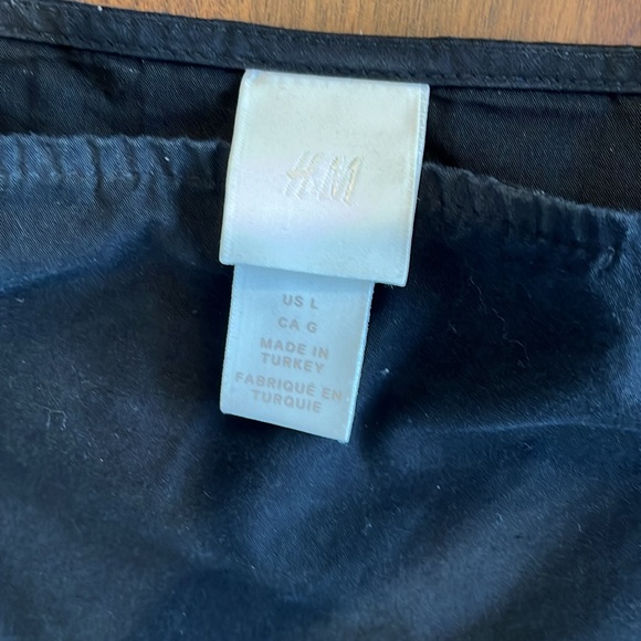 H&M COTTON MINI DRESS WITH SUPER PUFFY SHOULDERS like whoa - Picture 2 of 3